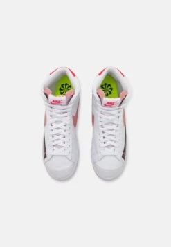 Nike Sportswear Blazer Mid '77 Next Nature - Sneakers Hoog - White/Red Stardust/Night Maroon/Siren Red/Black/Volt -Caprice Winkel 028f810e52094324af135c5e58cfed8c