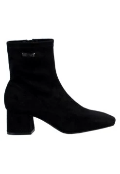 Daniela - Korte Laarzen - Noir Suede -Caprice Winkel 03940972e524437d9bd26e022085e65f