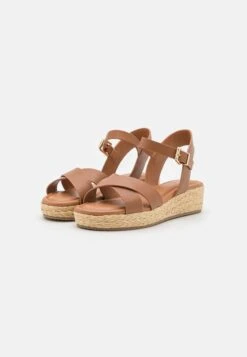 Dune London Linnie - Sandalen Met Plateauzool - Tan -Caprice Winkel 05636e3d76fa4e46a6a064165669cdcc