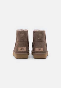 Ugg Classic Mini - Korte Laarzen - Caribou -Caprice Winkel 057e19e4387449bdb4cf9b9d66cb6544