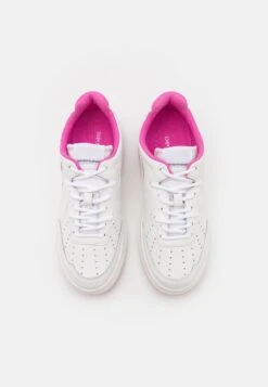 Emporio Armani Sneakers Laag - White/Pink -Caprice Winkel 2583d59a84a24e21bdb4ac46896bb9be