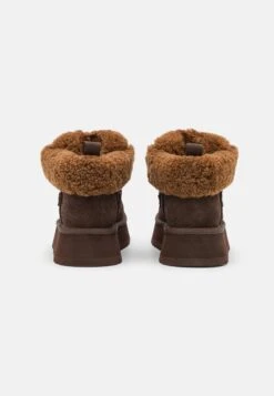 Ugg Funkarra Cabin Cuff - Enkellaarsjes Met Plateauzool - Burnt Cedar -Caprice Winkel 2b440e5bcdf247db8cbc6eefc9077d12