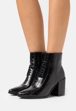 Amina Helled Dress - Korte Laarzen - Black