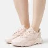 Adidas Originals Ozweego- Sneakers Laag - Nude