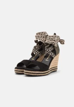 Tamaris Sandalen Met Plateauzool - Black 10 Tamaris Sandalen Met Plateauzool - Black -Caprice Winkel 532c9ac36f0647d1a800a4a7e2151fdd