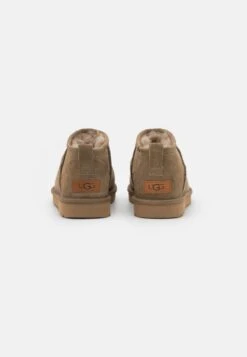 Ugg Korte Laarzen - Marrone 14 Ugg Korte Laarzen - Marrone -Caprice Winkel 55d033a2145a4c5d840dfd15f0ca981f