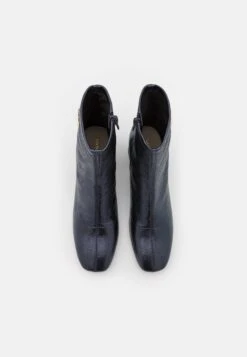 Daniela - Korte Laarzen - Bleu Irise -Caprice Winkel 57c634c65d5c4511b88d677c72bc6a3b