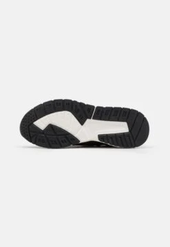 Pier One Unisex - Sneakers Laag - Black -Caprice Winkel 631ed858c07d492fab7852eeec4dc5a9