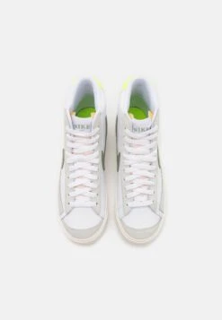 Nike Sportswear Blazer Mid - Sneakers Hoog - White/Oil Green/Sail/Summit White -Caprice Winkel 6ba204b7cde849d5915a4115cb53af4a