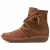 Clarks Enkellaarsjes Met Plateauzool - Dark Tan Suede -Caprice Winkel 80a05c8ab49c42b8aa811f880a71544a