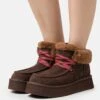 Ugg Funkarra Cabin Cuff - Enkellaarsjes Met Plateauzool - Burnt Cedar -Caprice Winkel 8f002c998f014ebb85fe2177845aa691