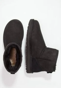 Ugg Classic Mini - Korte Laarzen - Black 17 Ugg Classic Mini - Korte Laarzen - Black -Caprice Winkel 950ad258a20844d78daab006c852955d