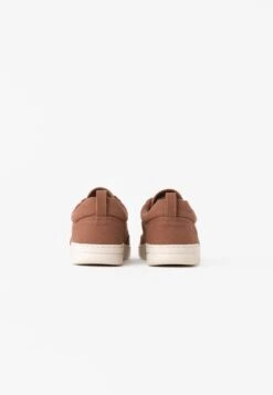 Mela Yala - Sneakers Laag - Nougat Weiß 14 Mela Yala - Sneakers Laag - Nougat Weiß -Caprice Winkel ae0353d320f14457872c5cf285068ab8