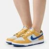 Nike Sportswear Dunk Next Nature - Sneakers Laag - Wheat Gold/Hyper Royal/Light Silver/White/Black/Volt 1 Nike Sportswear Dunk Next Nature - Sneakers Laag - Wheat Gold/Hyper Royal/Light Silver/White/Black/Volt -Caprice Winkel b9e5a66b03ee4aeab860ef4be58d6424