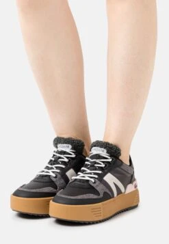 Lacoste Sneakers Laag - Black/Pink
