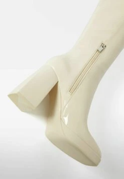 BERSHKA Laarzen - Off-White -Caprice Winkel ce1d2b8a22ae42eea92c1a37863cfe61