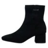 Daniela - Korte Laarzen - Noir Suede -Caprice Winkel d5cbbabf3c494b289a9a4aeb27eb7c2b