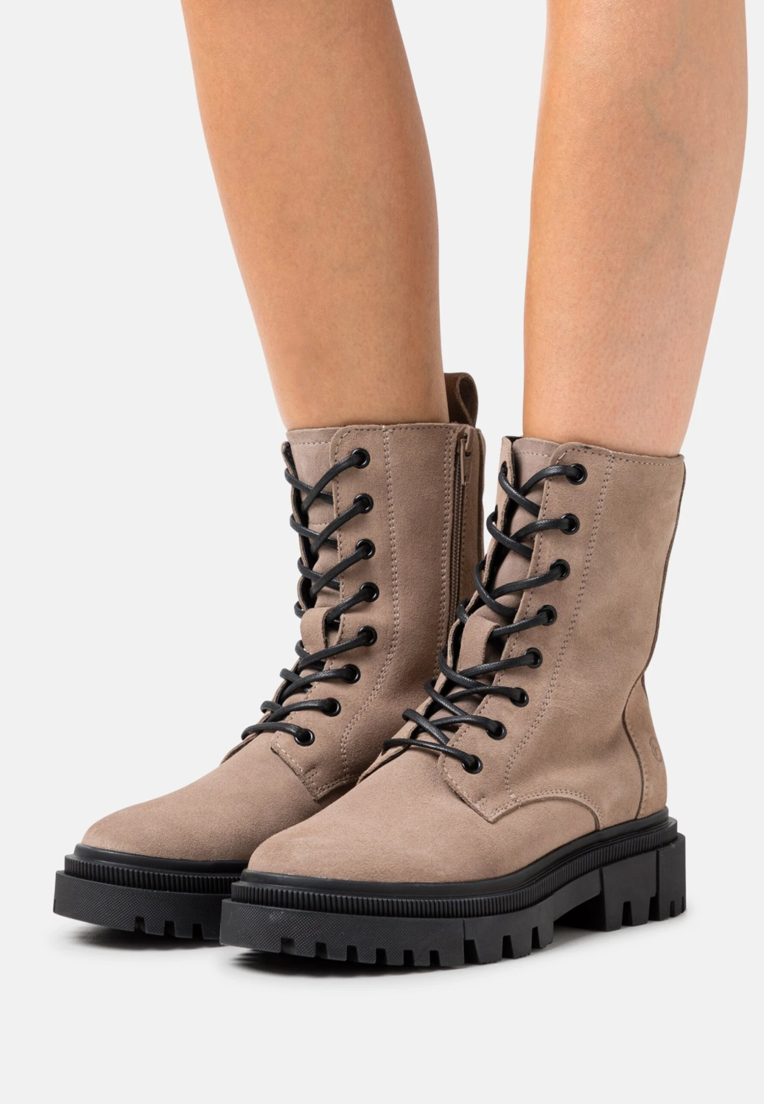 Tamaris Veterlaarzen - Taupe 3 Tamaris Veterlaarzen - Taupe