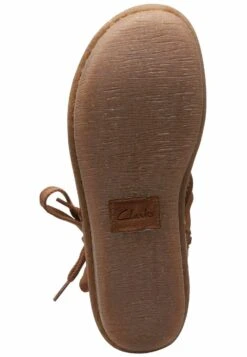 Clarks Enkellaarsjes Met Plateauzool - Dark Tan Suede -Caprice Winkel f93707c379d64fa5ae7849657df810a1